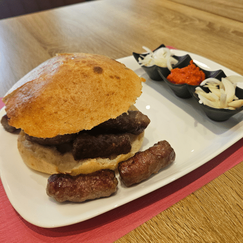 Cevapcici im Taschenbrot (5 Stück)