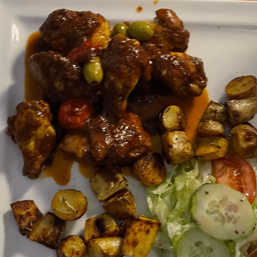 Pollo guisado con papas salteadas