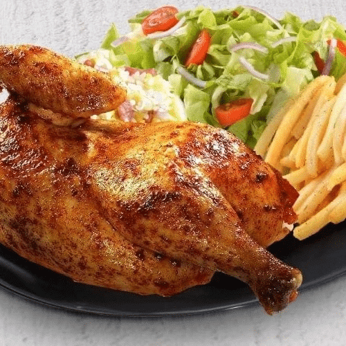 Poulet mit Pommes und Salat