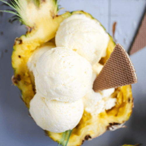 Ananas in einer Schale