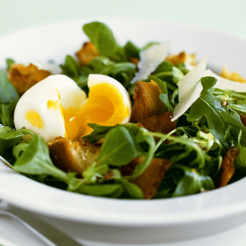 Nüsslisalat mit Speck und Steinpilzen