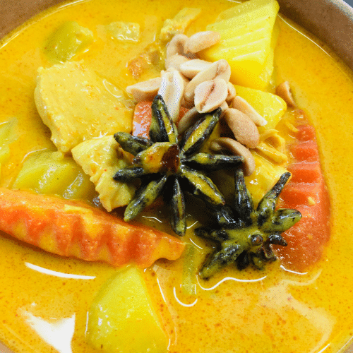 H1: Massaman Curry Poulet, inkl. 1 Mineralwasser