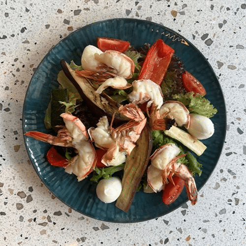 Insalata mediterranea con gamberoni