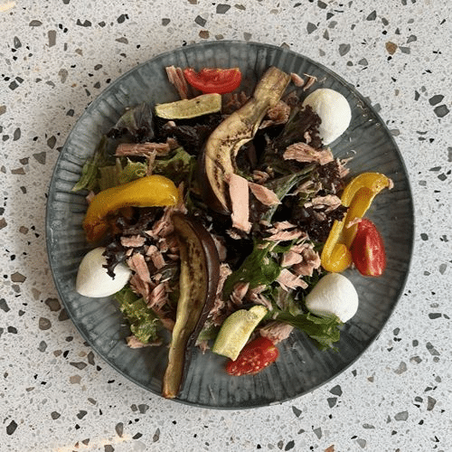 Insalata mediterranea con tonno