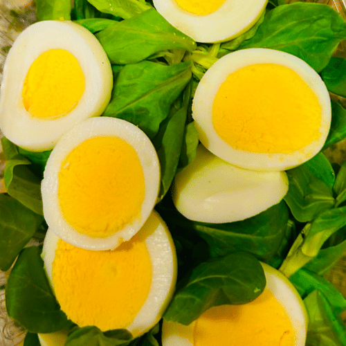 Nüsslisalat mit Ei