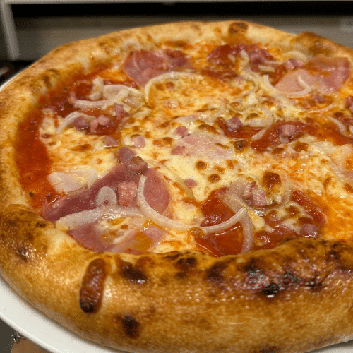 Hausgemachte Pizza Dal Capo aus original napolitanischem Teig