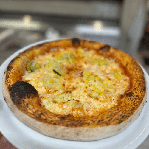 Hausgemachte Pizza Mascarpone aus original napolitanischem Teig