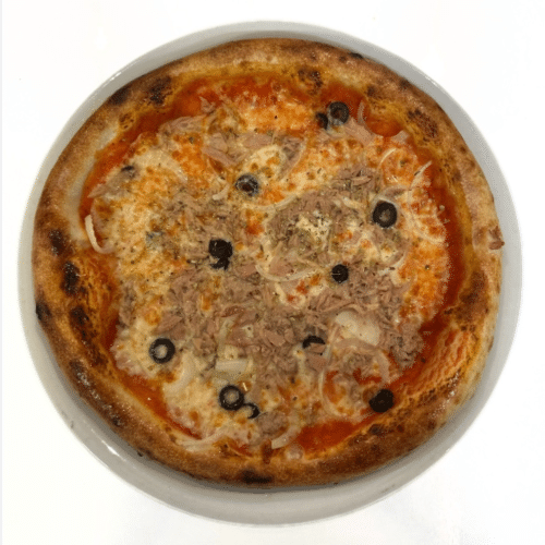 Hausgemachte Pizza Mega aus original napolitanischem Teig