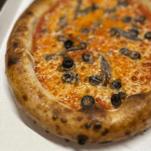 Hausgemachte Pizza Napoletana aus original napolitanischem Teig