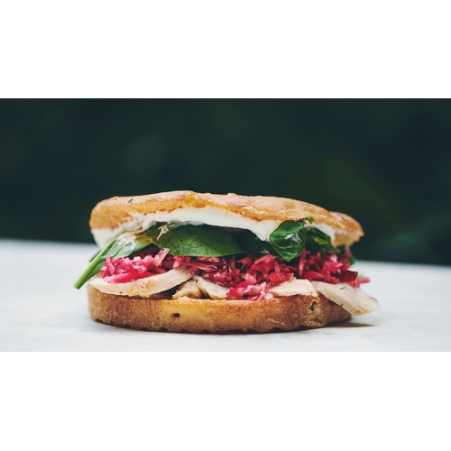 Kylling og baba ghanoush sandwich