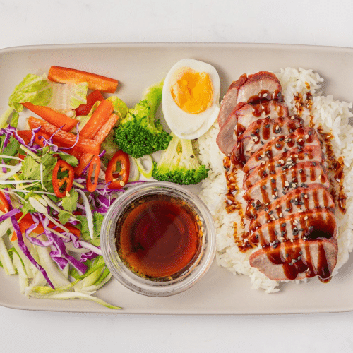 G6. Ricebox med Charsiu Svinekød