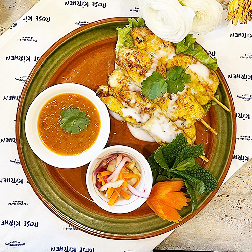 Brochettes de poulet sauce cacahuète