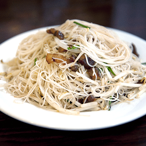 酱油肉炒粉干 Vermicelles de riz sautés à la viande séchées