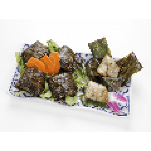 Emincé de poulet cuit dans une feuille de pandan