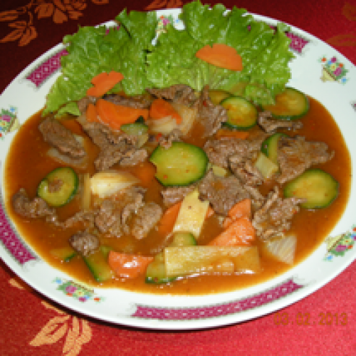 Boeuf sauté à la sauce piquante