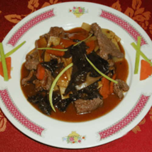 Boeuf aux champignons noirs