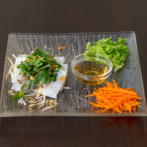 Banh cuôn crêpes farcies à la vapeur