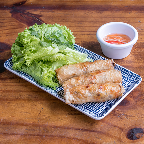 Deep-fried spring rolls with chicken