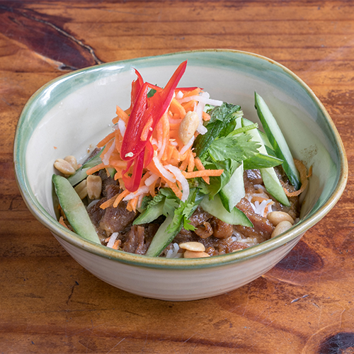 Rice noodle salad with pork