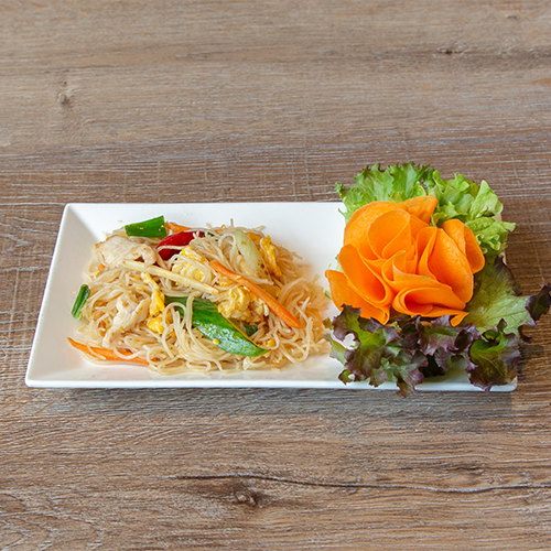 Mihoen goreng met kipfilet en groenten