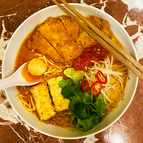 Laksa z kurczakiem w panko