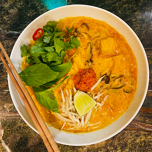 Laksa wegańska z tofu