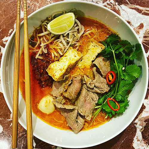 Laksa z wołowiną