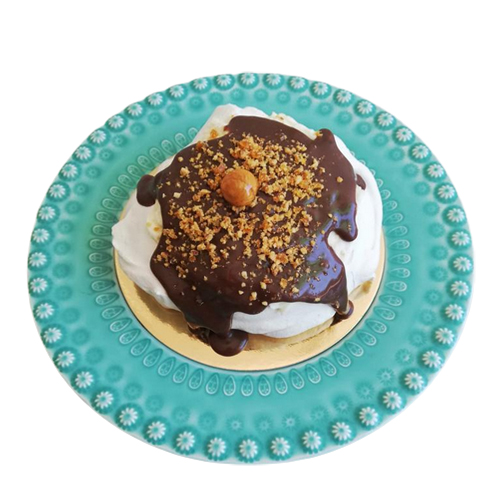 Mini pavlova de chocolate com café e avelãs