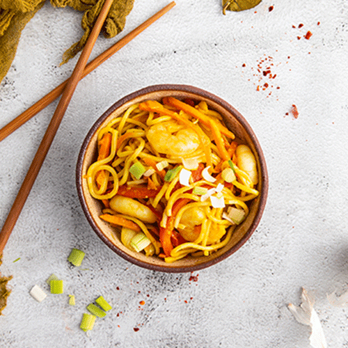 Noodles with shrimps and curry